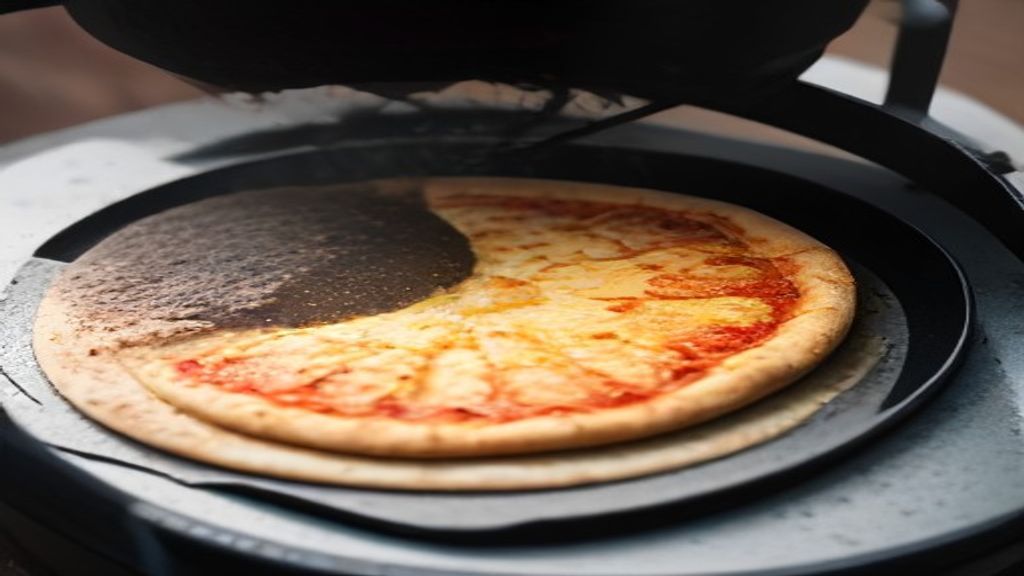 How to Grill Pizza on a Kamado or Kettle 2026: Complete Setup + Gear Guide